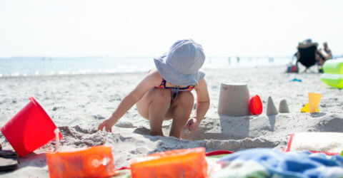 Am Strand mit Kindern